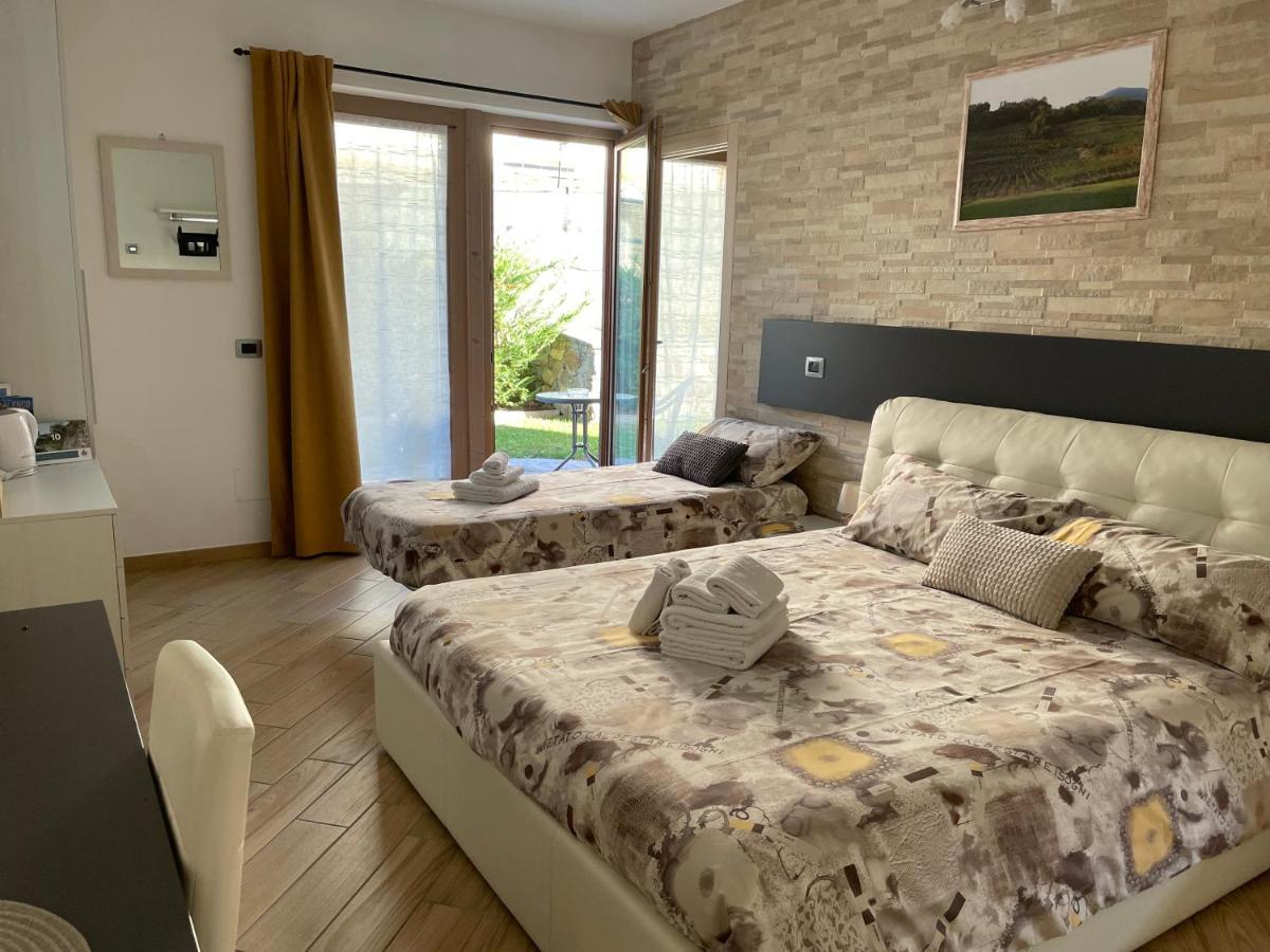 Il Vigneto Bed and Breakfast Castione Andevenno Buitenkant foto